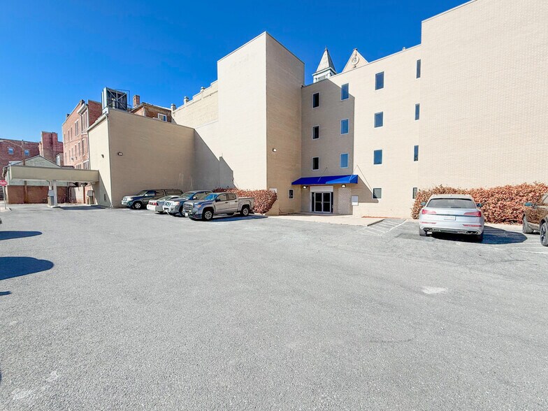 2 W Beverley St, Staunton, VA à vendre - Photo de l’immeuble – Image 3 sur 7