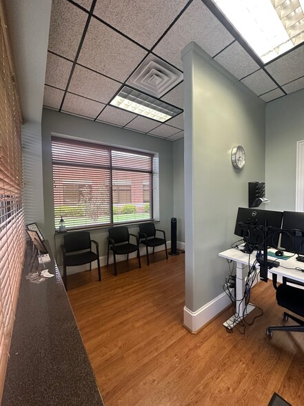 1316 Commerce Dr, New Bern, NC à louer - Photo de l’immeuble – Image 2 sur 11