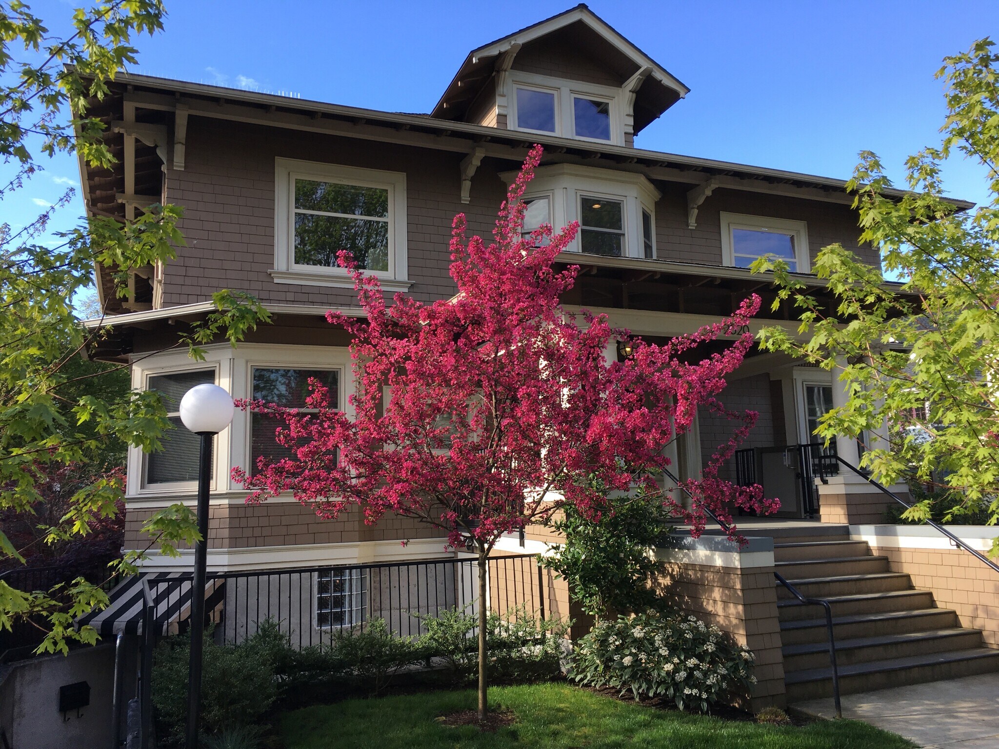 2520 SE Madison St, Portland, OR à vendre Photo principale– Image 1 sur 32