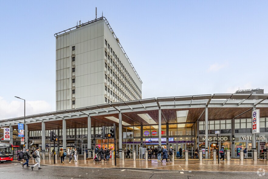 New Ealing Broadway, Londres à louer - Photo de l’immeuble – Image 3 sur 3