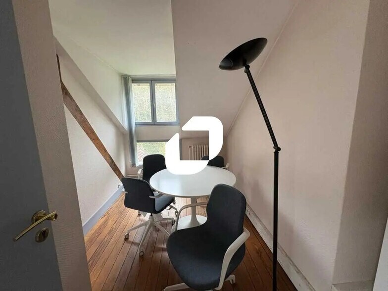 Bureau dans Louveciennes à louer - Photo de l’immeuble – Image 2 sur 15