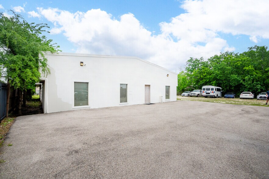 5904 Dolores St, Houston, TX à louer - Photo de l’immeuble – Image 2 sur 50