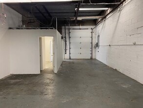 104 Allen Blvd, Farmingdale, NY à louer Photo intérieure– Image 1 sur 4