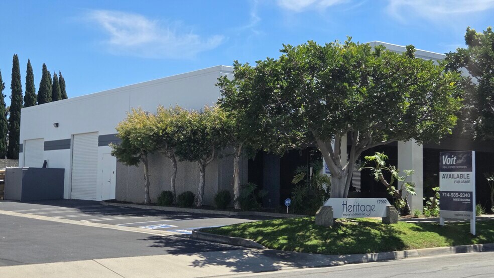 17902 Georgetown Ln, Huntington Beach, CA à louer - Photo de l’immeuble – Image 2 sur 10