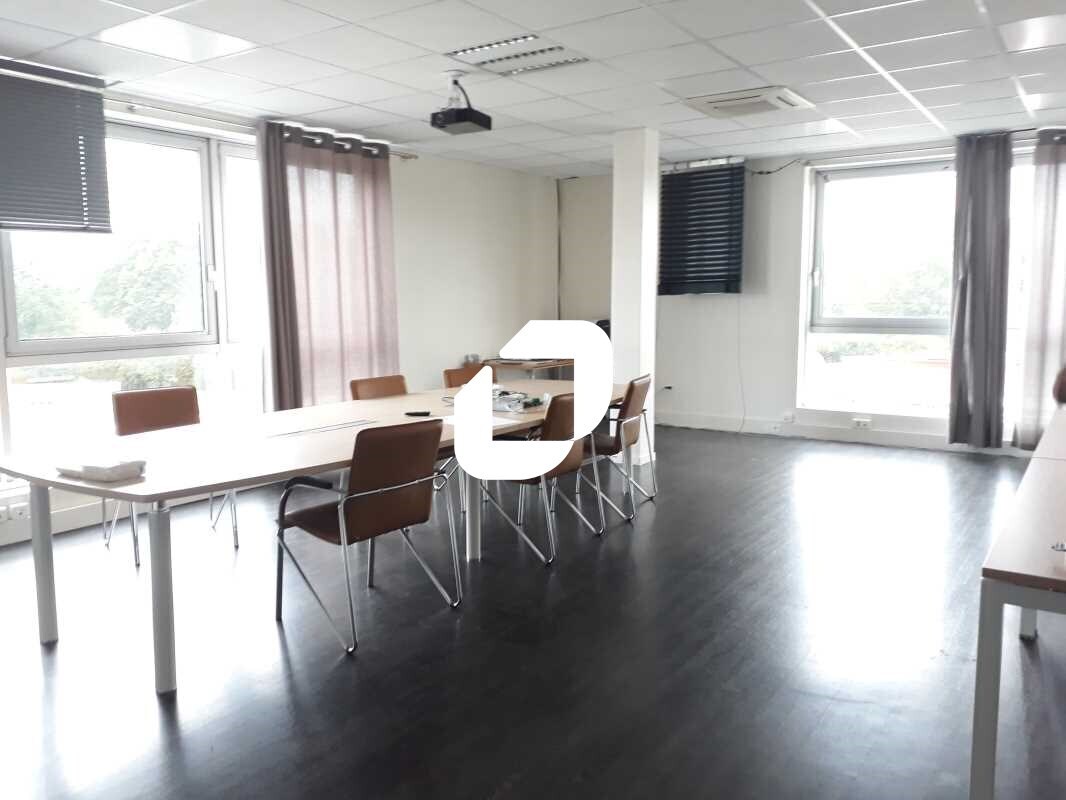 Bureau dans Les Essarts-le-Roi à louer Photo intérieure– Image 1 sur 11