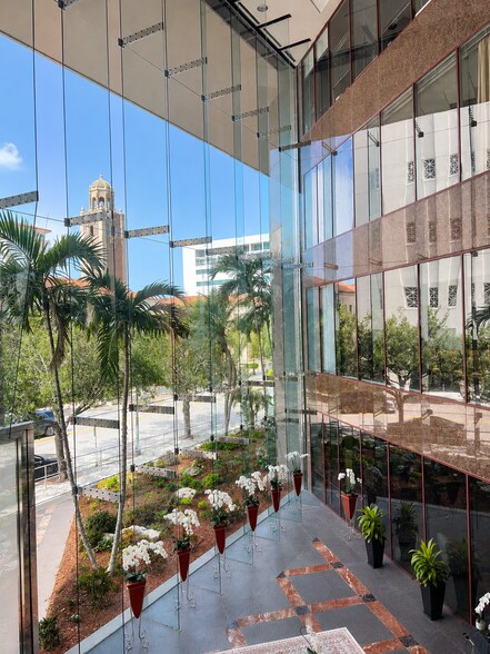 2033 Main St, Sarasota, FL à louer - Photo de l’immeuble – Image 3 sur 5