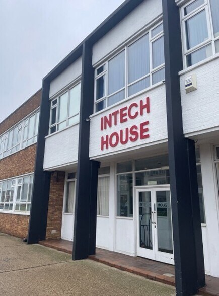 Wilbury Way, Hitchin à louer - Photo de l’immeuble – Image 3 sur 3