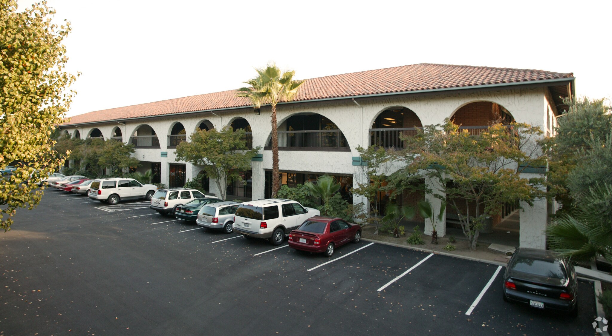 1180 E Shaw Ave, Fresno, CA à louer Photo principale– Image 1 sur 5