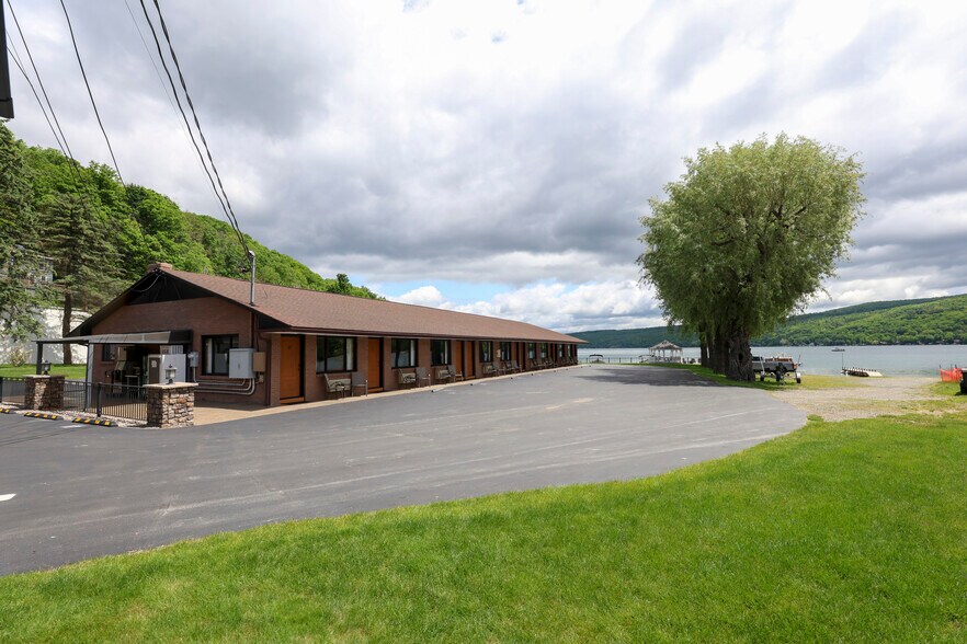 24 Water St, Hammondsport, NY à vendre - Photo de l’immeuble – Image 2 sur 46