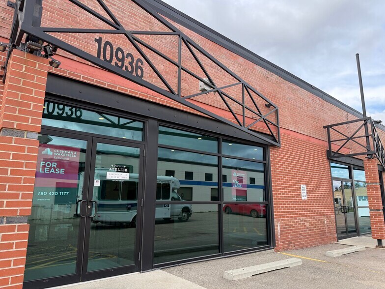 10930 119 St NW, Edmonton, AB à louer - Photo de l’immeuble – Image 2 sur 16