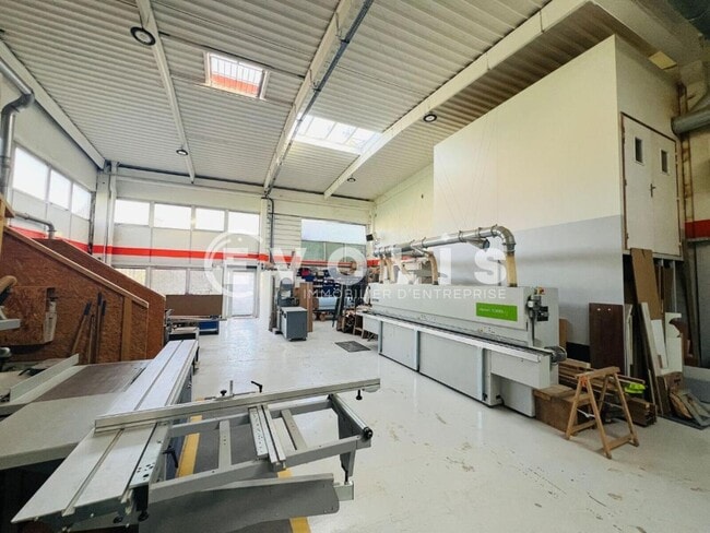 Plus de détails pour Local d’activités à vendre