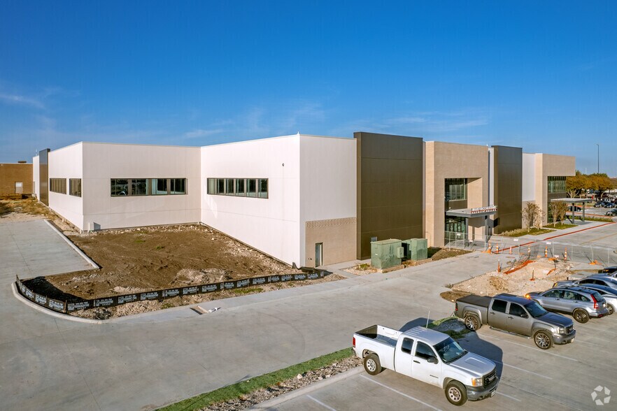 3560 W Camp Wisdom Rd, Dallas, TX à louer - Photo de l’immeuble – Image 3 sur 9