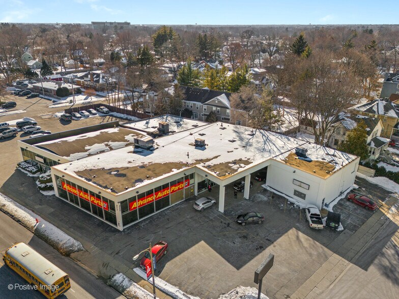 211 S Milwaukee Ave, Libertyville, IL à vendre - Photo de l’immeuble – Image 2 sur 14