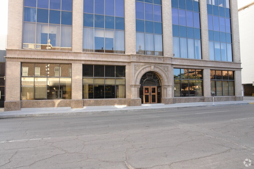 416 N Stanton St, El Paso, TX à louer - Photo de l’immeuble – Image 3 sur 87