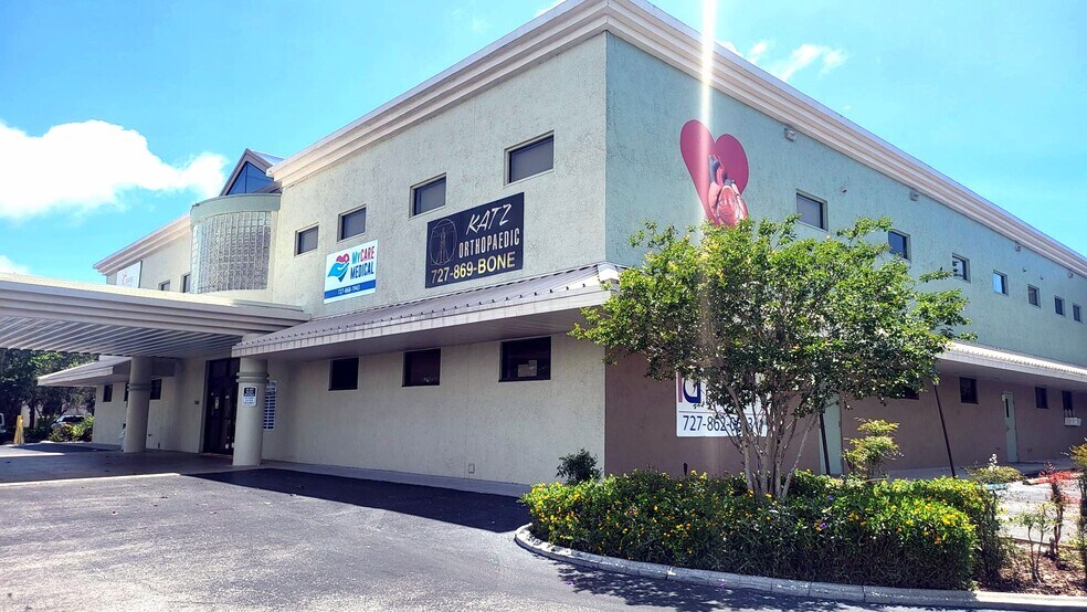14153 Yosemite Dr, Hudson, FL à louer - Photo de l’immeuble – Image 2 sur 5