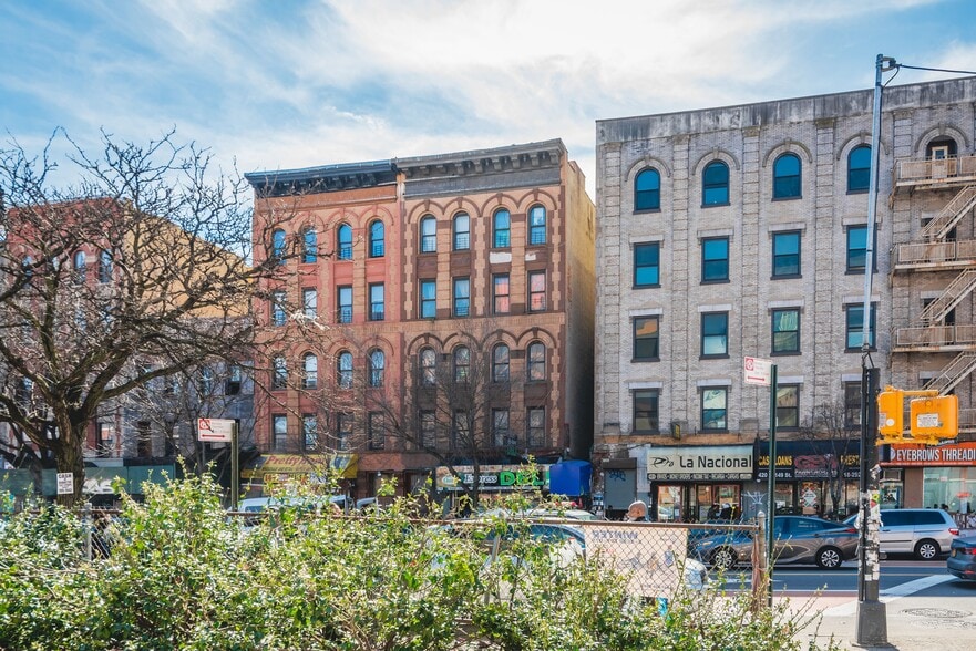The Mott Haven 3 - Portfolio For Sale portefeuille de 3 biens à vendre sur LoopNet.fr - Photo principale – Image 3 sur 3