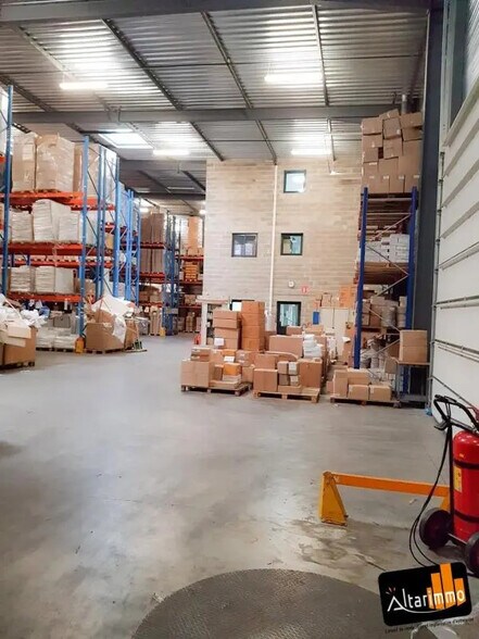 Local d'activités dans Cherisy à vendre - Photo de l’immeuble – Image 2 sur 4
