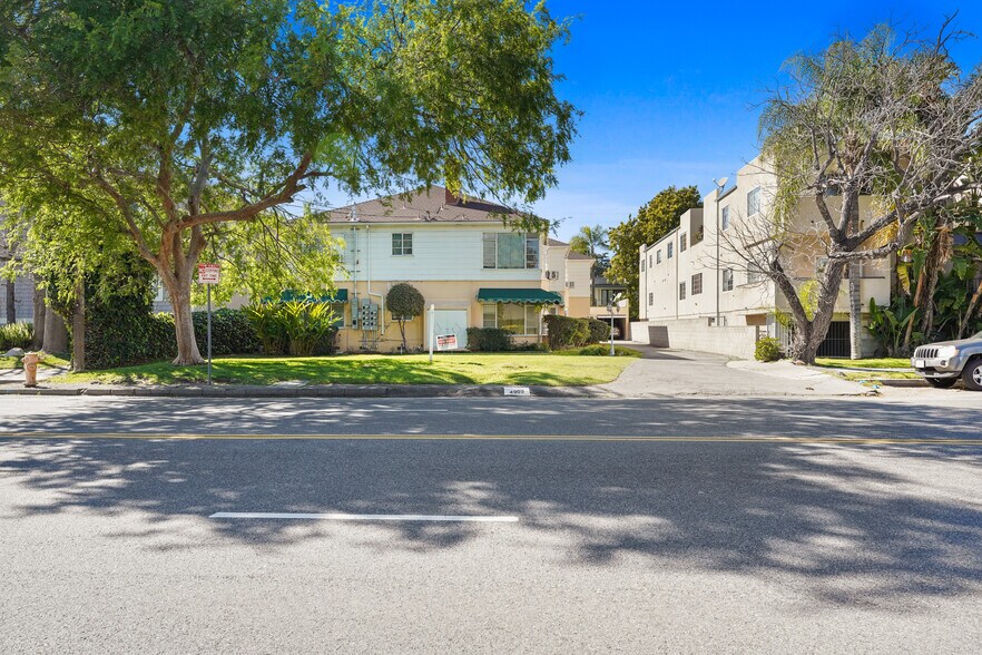 4909 Coldwater Canyon Ave, Sherman Oaks, CA à vendre - Photo de l’immeuble – Image 2 sur 11