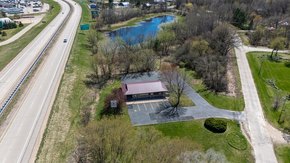 E3440 S Appletree Ln, Waupaca, WI à vendre - Aérien – Image 2 sur 9