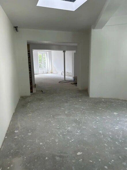 Local commercial dans Rueil-Malmaison à louer - Photo de l’immeuble – Image 3 sur 3