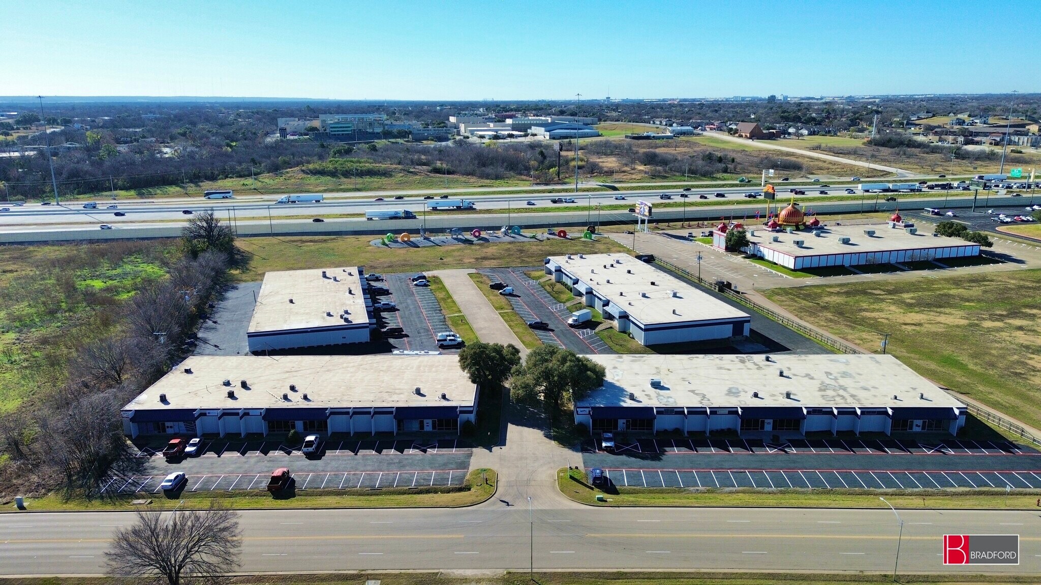 605 E Palace Pky, Grand Prairie, TX à louer Photo principale– Image 1 sur 7