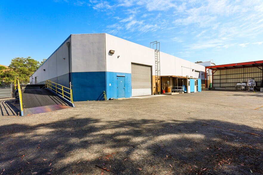 3215 Producer Way, Pomona, CA à louer - Photo de l’immeuble – Image 2 sur 3