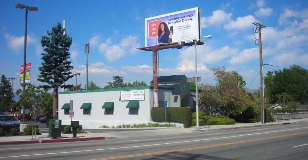 12849 Magnolia Blvd, Van Nuys, CA à vendre - Photo de l’immeuble – Image 2 sur 13