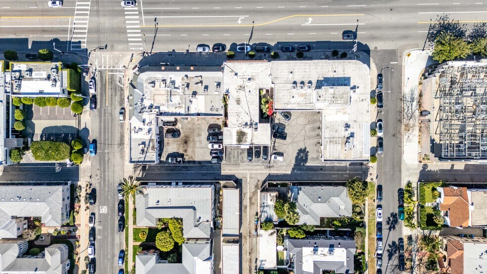 139 N Harper Ave, Los Angeles, CA à vendre - Photo de l’immeuble – Image 3 sur 64