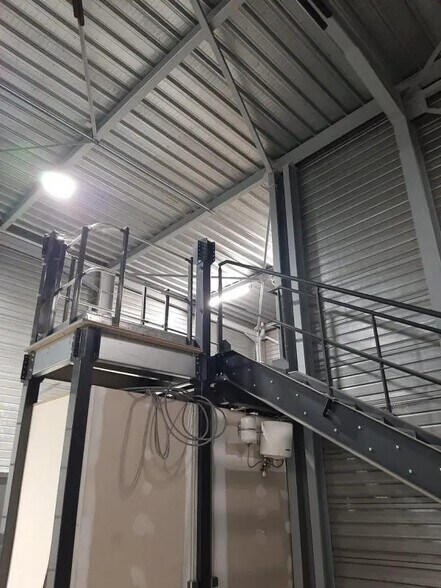 Industriel/Logistique dans Semoy à louer - Photo intérieure – Image 3 sur 4