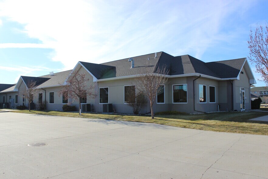 4816 Amber Valley Pky S, Fargo, ND à louer - Photo de l’immeuble – Image 2 sur 16
