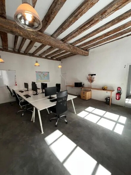 77 Rue Du Faubourg Saint-Antoine, Paris à louer - Photo de l’immeuble – Image 3 sur 13