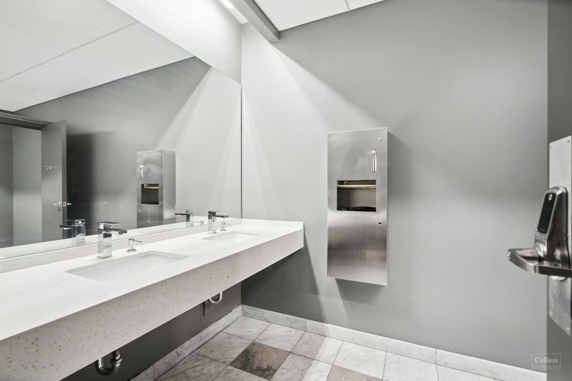 477 Richmond St W, Toronto, ON à louer Photo intérieure– Image 1 sur 8