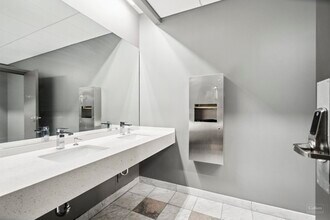 477 Richmond St W, Toronto, ON à louer Photo intérieure– Image 1 sur 8