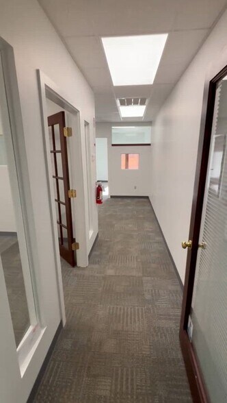 2350 Post Rd, Warwick, RI à louer - Vidéo sur l’annonce professionnelle – Image 2 sur 12