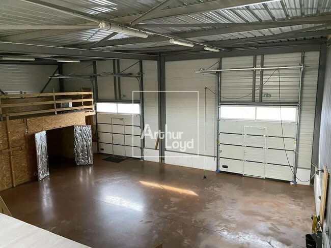 Plus de détails pour Local d’activités à vendre