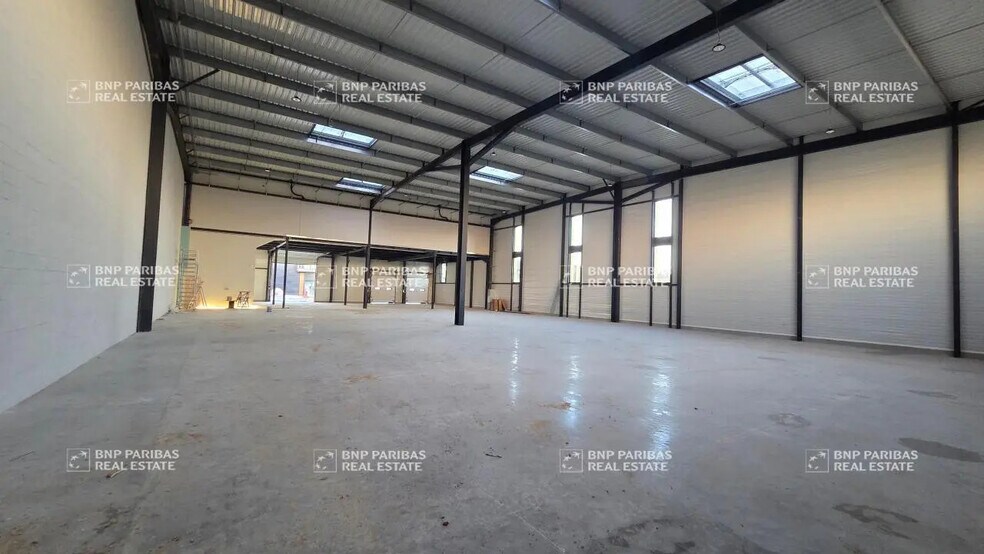 Local d’activités dans La Queue-en-Brie à louer - Photo intérieure – Image 2 sur 7