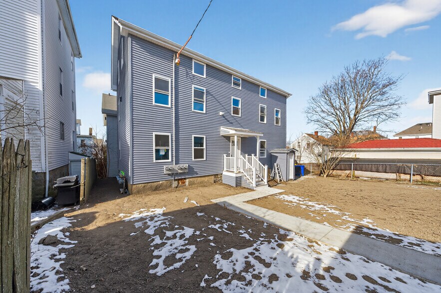 165 Grant St, Fall River, MA à vendre - Photo de l’immeuble – Image 3 sur 59