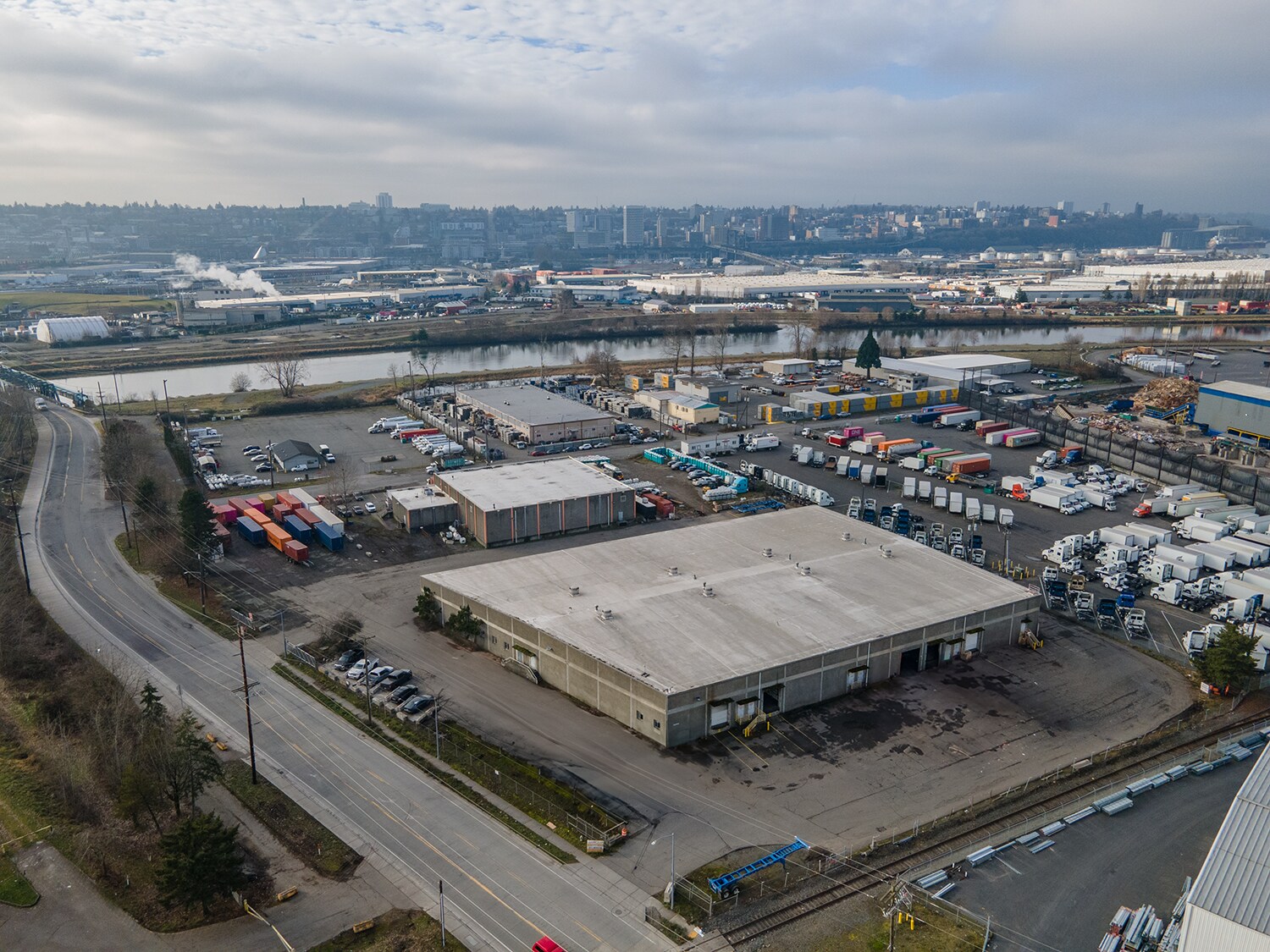 Port-Linc Logistics portefeuille de 2 biens à vendre sur LoopNet.fr Photo principale– Image 1 sur 3