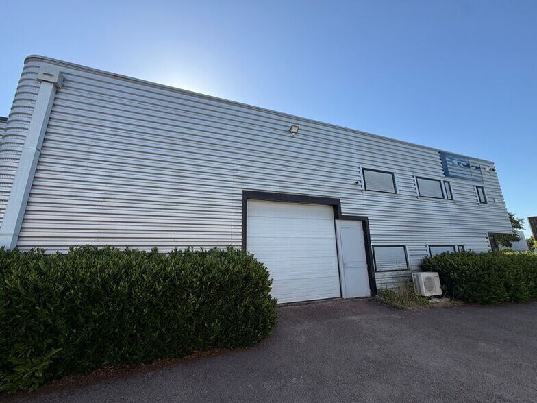 Local d’activités dans Béligneux à louer - Photo de l’immeuble – Image 3 sur 14