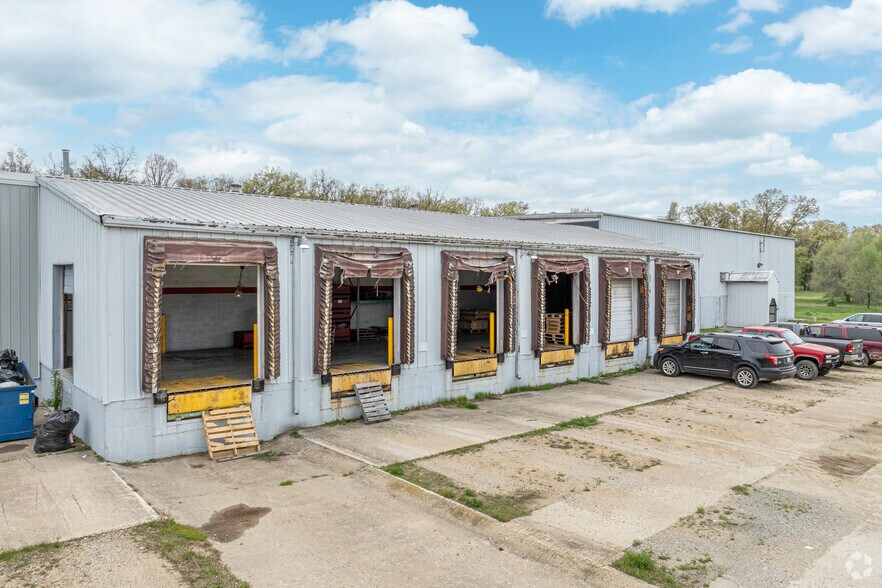 1341 E Pine Hill Ave, White Cloud, MI à louer - Photo de l’immeuble – Image 3 sur 6
