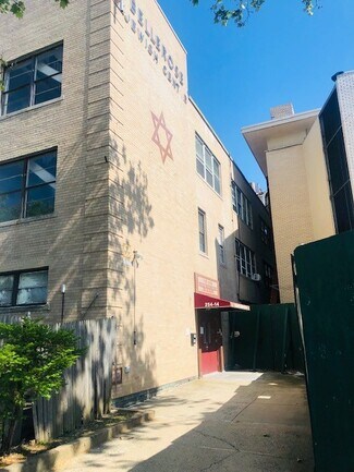Plus de détails pour 25414 Union Tpke, Glen Oaks, NY - Spécialisé à vendre