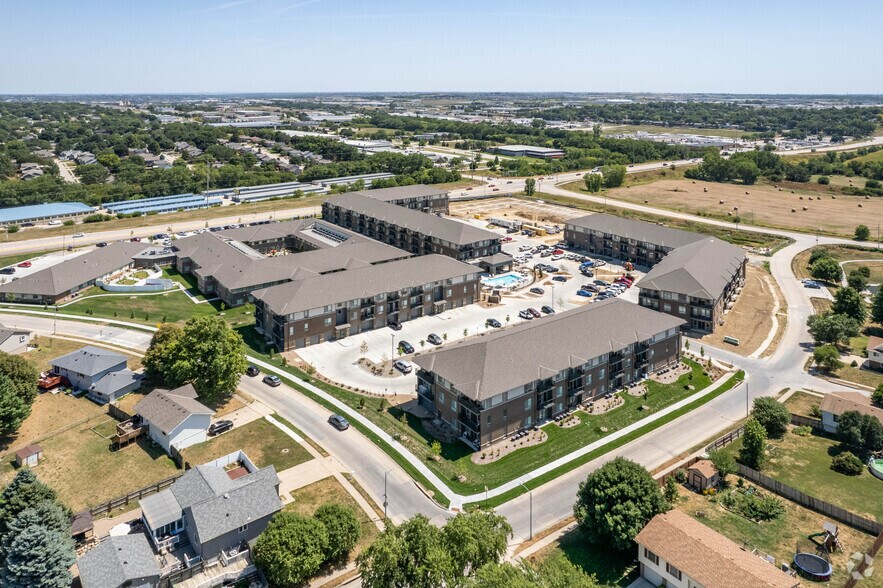 7565 S 146th St, Omaha, NE à louer - Photo de l’immeuble – Image 2 sur 7