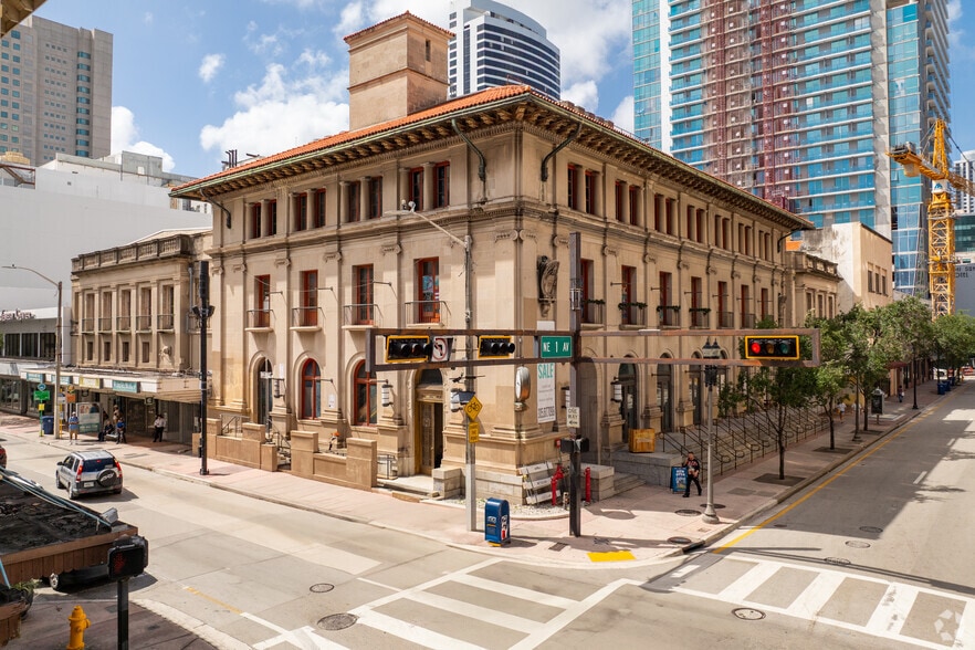 100 NE 1st Ave, Miami, FL à vendre - Photo principale – Image 1 sur 7