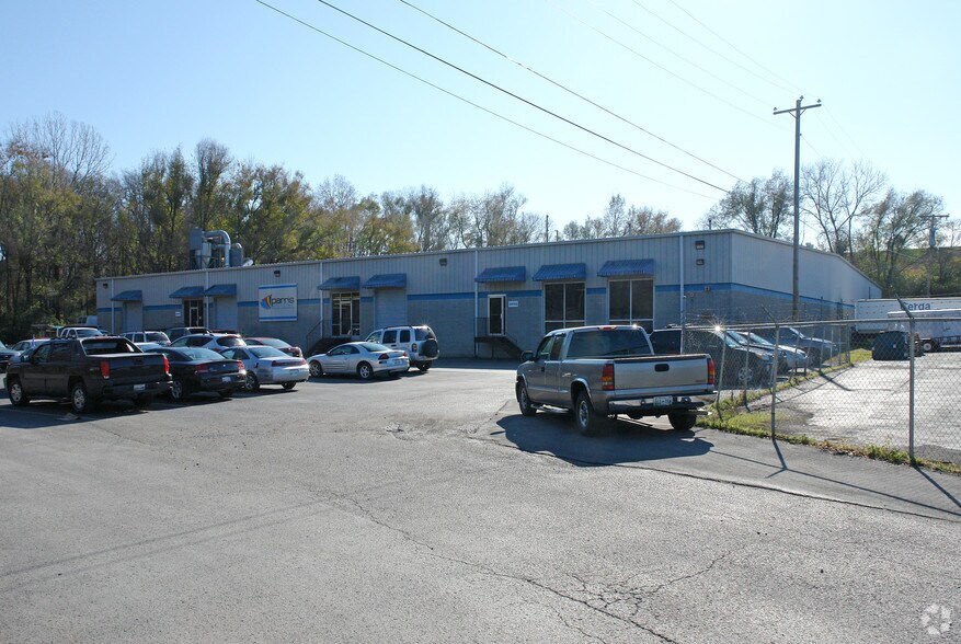 201 Whitsett Rd, Nashville, TN à louer - Photo de l’immeuble – Image 2 sur 44