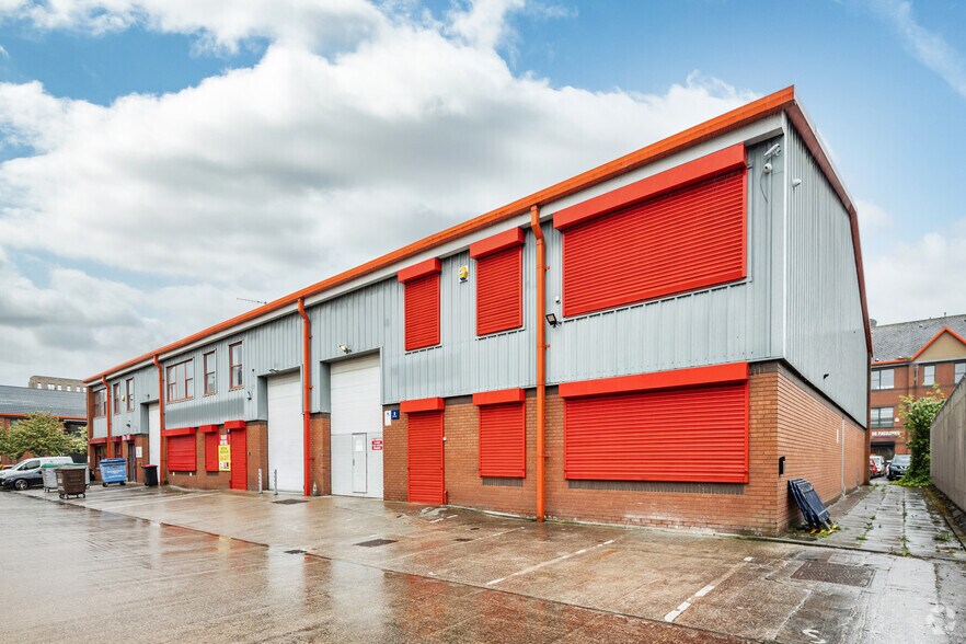 Modwen Rd, Salford à louer - Photo de l’immeuble – Image 3 sur 5