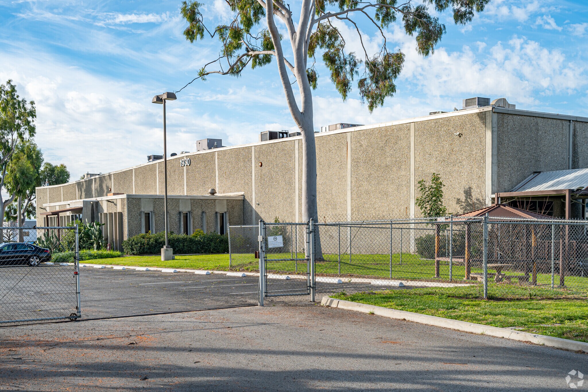 1930 S Vineyard Ave, Ontario, CA à vendre Photo principale– Image 1 sur 4