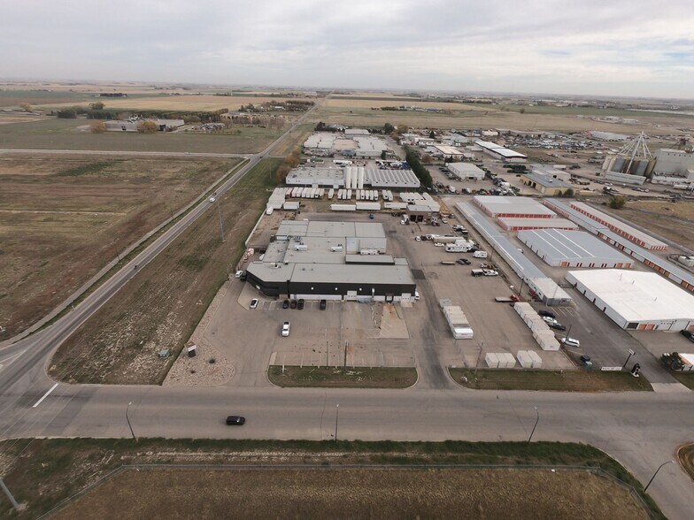 2525 36 St N, Lethbridge, AB à louer - Photo de l’immeuble – Image 3 sur 3