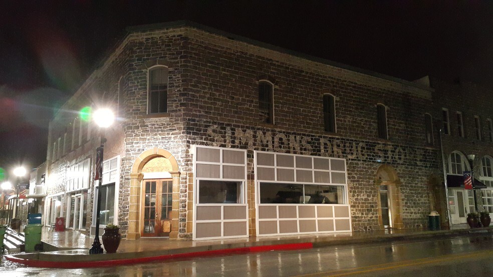 106-110 S Cherokee St, San Saba, TX à louer - Photo de l’immeuble – Image 2 sur 15