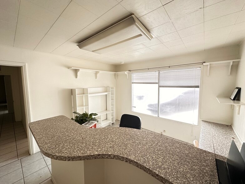 821 Pacific Ave, Long Beach, CA à louer - Photo de l’immeuble – Image 3 sur 7