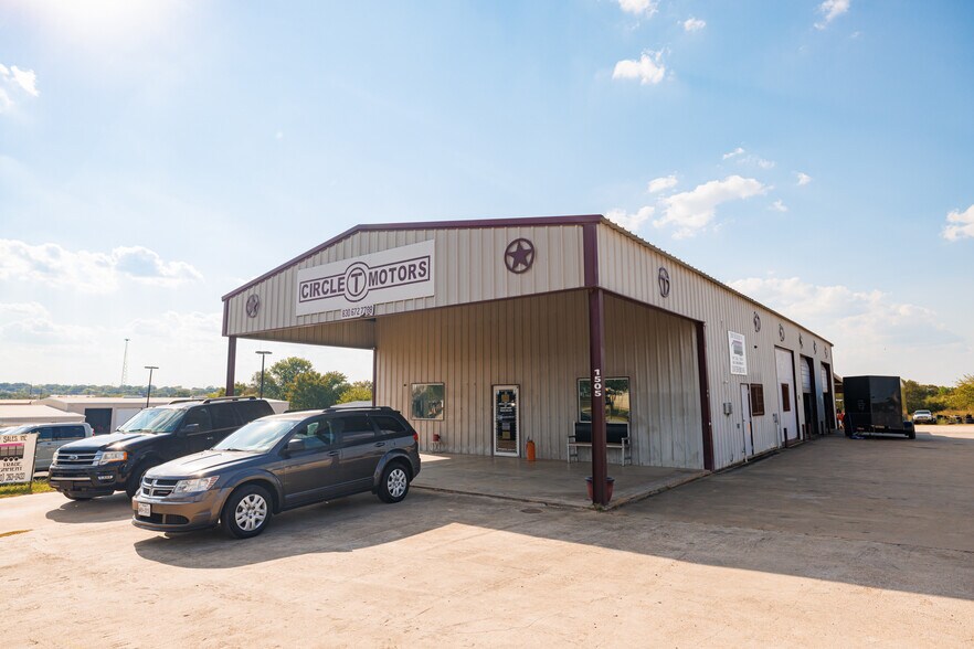 1505 E Sarah Dewitt Dr, Gonzales, TX à vendre - Photo de l’immeuble – Image 2 sur 10